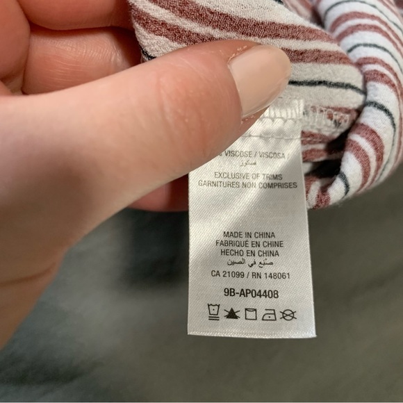 Stripped cropped button up blouse - Picture 3 of 4